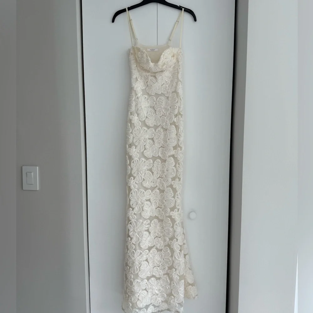 Elegant Cream Lace Gown - Picture 1 of 5